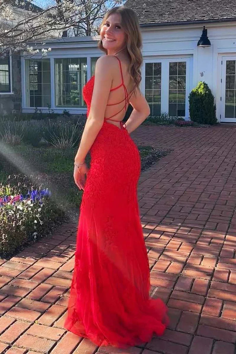Vestido de fiesta de sirena con escote en V, cordones y abertura con apliques